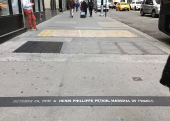 El presidente del distrito de Manhattan pide el retiro de las placas que honran a los nazis franceses