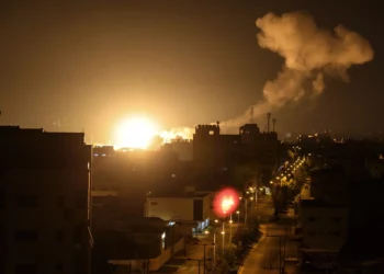 Terroristas de Gaza disparan cohetes contra el sur mientras aviones israelíes atacan la Franja en represalia