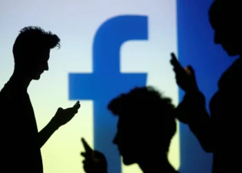 Facebook retira más contenido antisemita en comparación a tras redes sociales