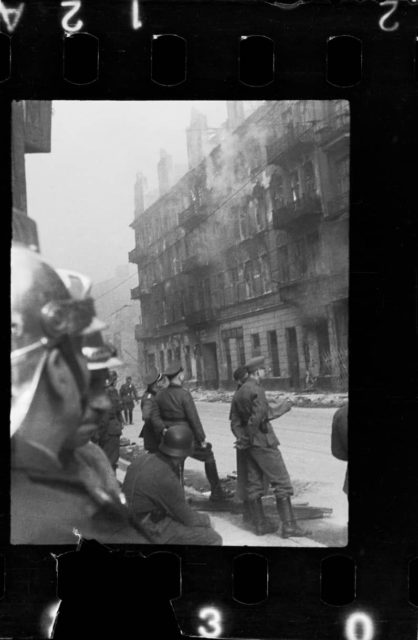 Hallan 21 fotos inéditas de las secuelas de la revuelta del gueto de Varsovia