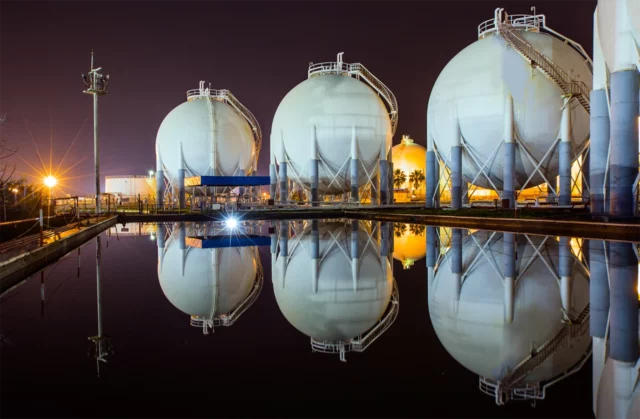 Saudi Aramco y ADNOC en conversaciones para invertir en gas natural