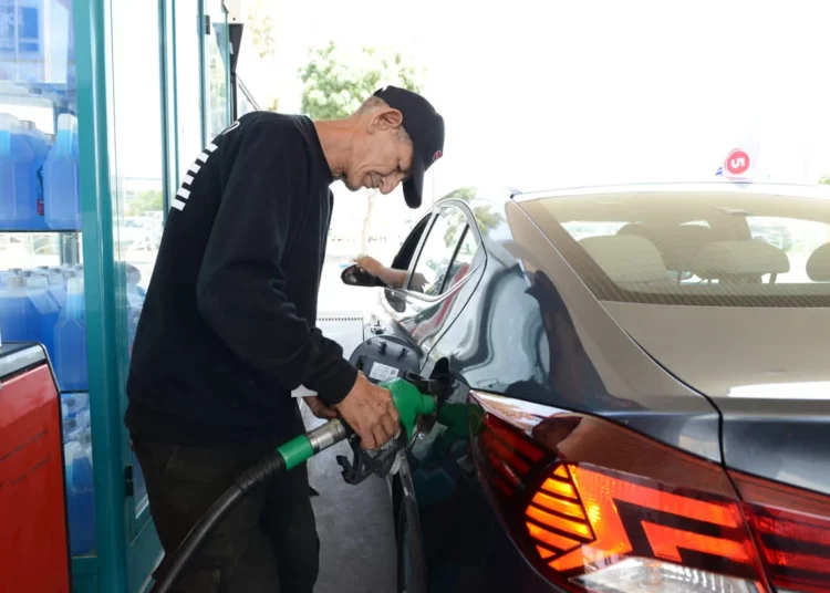 El precio de la gasolina superará los 7 NIS el martes por la noche