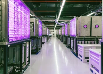 Startup israelí crea una granja urbana inteligente para producir superalimentos verdes frescos