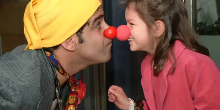 Médicos israelíes usan el arte del clown para animar a los pacientes
