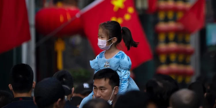 China enfrenta una crisis demográfica: la población disminuye por primera vez en 60 años