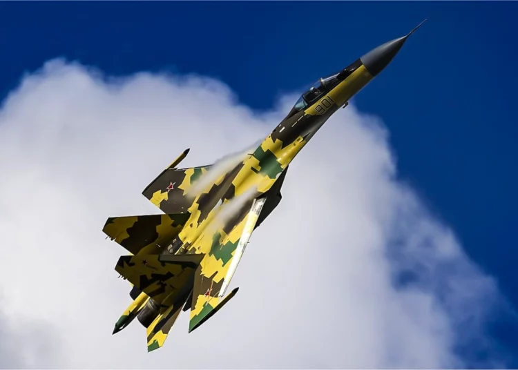 Irán confirma la adquisición de 24 cazas Sukhoi Su-35 de Rusia
