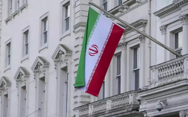 Irán convoca al enviado británico para protestar por las sanciones “destructivas e intervencionistas”