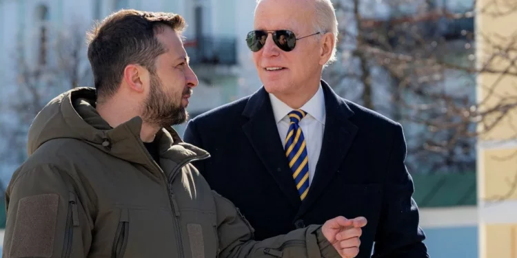 El viaje sorpresa de Joe Biden a Ucrania es un desastre
