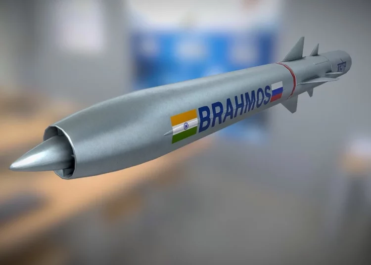 India compra miles de millones de dólares en armas rusas