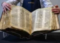 El Códice Sassoon, la Biblia hebrea casi completa más antigua, se subastará por 50 millones de dólares