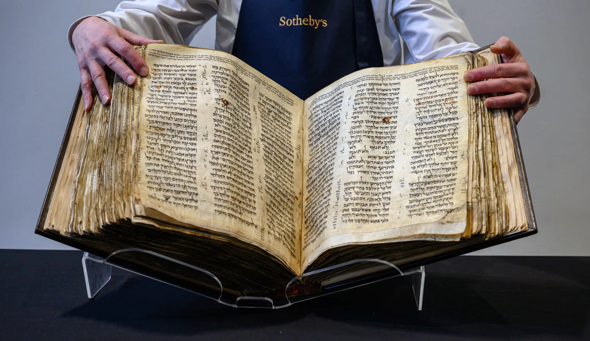 El Códice Sassoon, la Biblia hebrea casi completa más antigua, se subastará por 50 millones de dólares