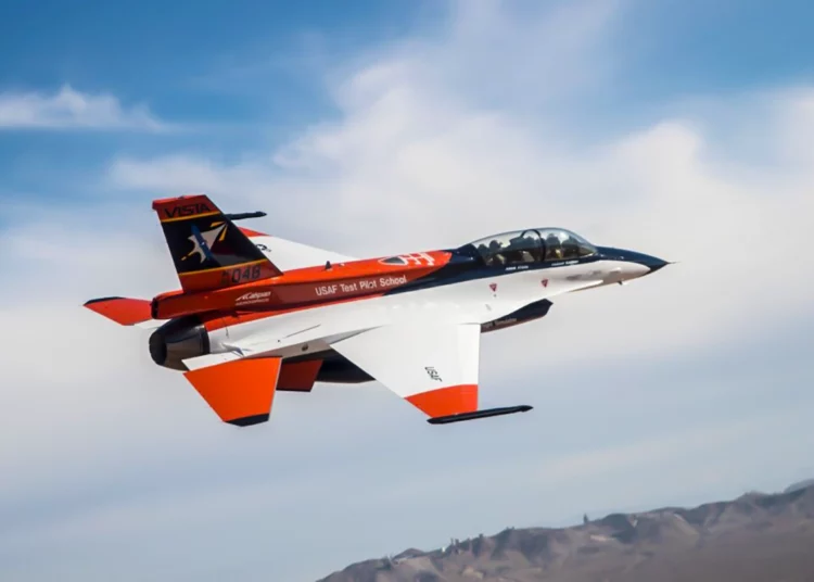 EE. UU. completa las pruebas de vuelo de algoritmos de combate aéreo en un caza F-16 especializado