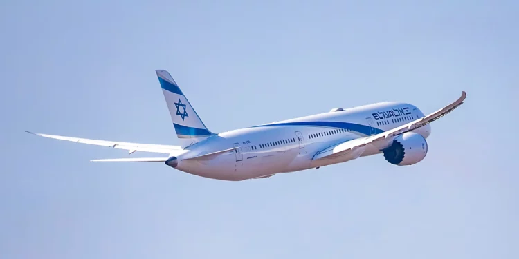 Los primeros vuelos comerciales israelíes entran en el espacio aéreo de Omán