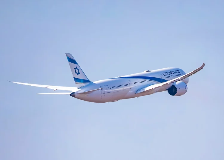 Los primeros vuelos comerciales israelíes entran en el espacio aéreo de Omán