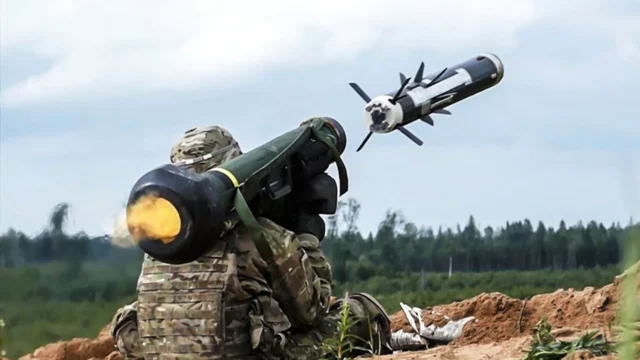 Ucrania destruye tanques rusos con misiles Javelin