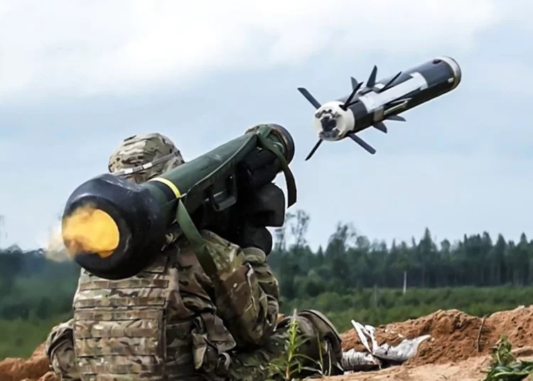 Ucrania destruye tanques rusos con misiles Javelin