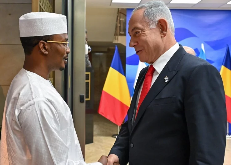 El presidente de Chad se reúne con Netanyahu y el jefe del Mosad antes de la apertura de la embajada