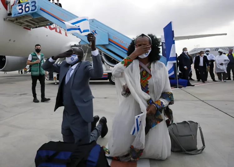 95 nuevos inmigrantes etíopes llegan a Israel tras un paréntesis de varios meses
