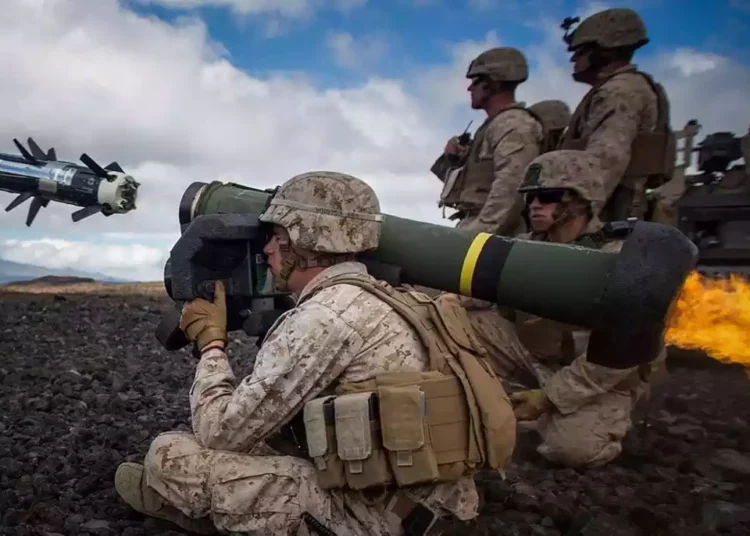 Misil Javelin destruye un blindado ruso en Ucrania: Video