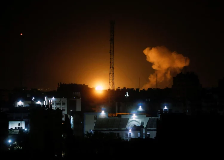 Las FDI lanzan ataques aéreos de represalia en Gaza: suenan sirenas de cohetes en Sderot