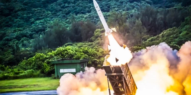 Taiwán despliega en el norte misiles antiaéreos Skybow III y Patriots