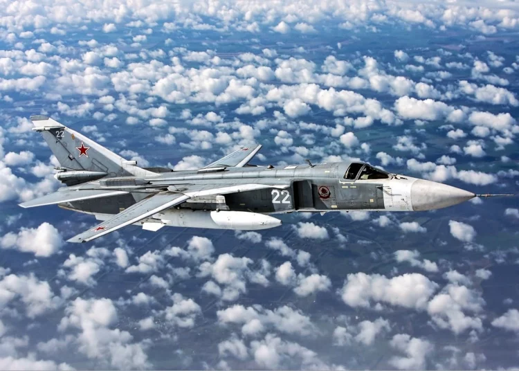 Su-24 fue golpeado en el motor izquierdo por un misil y sobrevivió