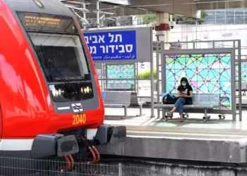 Mujer cae a la vía en Tel Aviv y muere arrollada