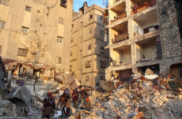 Nuevo sismo en Turquía deja un muerto y varios edificios arrasados
