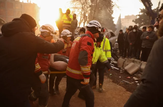 Turquía restringe el acceso a Twitter por críticas al Gobierno tras el terremoto