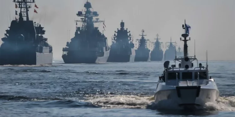Buques de guerra rusos navegan con misiles nucleares tácticos