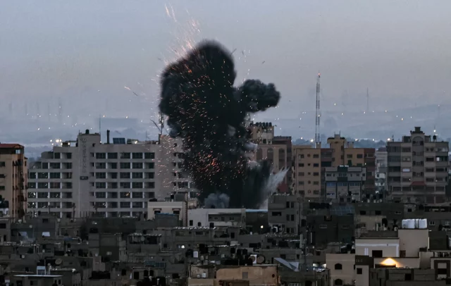 Israel bombardea instalaciones de Hamás en Gaza tras el lanzamiento de 6 cohetes