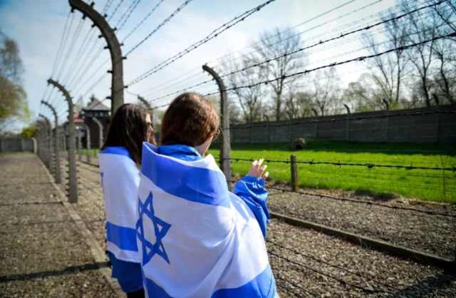 Israel quiere reparar los lazos con Polonia y reanudar los viajes educativos sobre el Holocausto