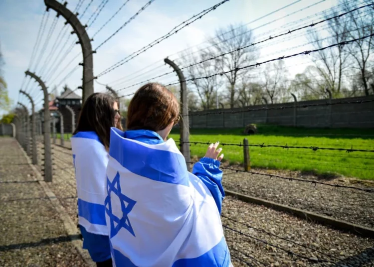 Israel quiere reparar los lazos con Polonia y reanudar los viajes educativos sobre el Holocausto