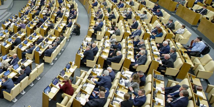 Los legisladores rusos aprueban la suspensión del pacto nuclear con EE. UU.