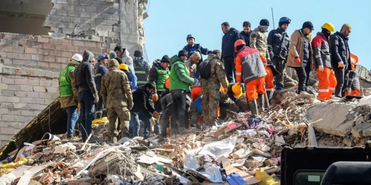Terremoto en Turquía: Rescatan a un hombre casi 12 días después del sismo
