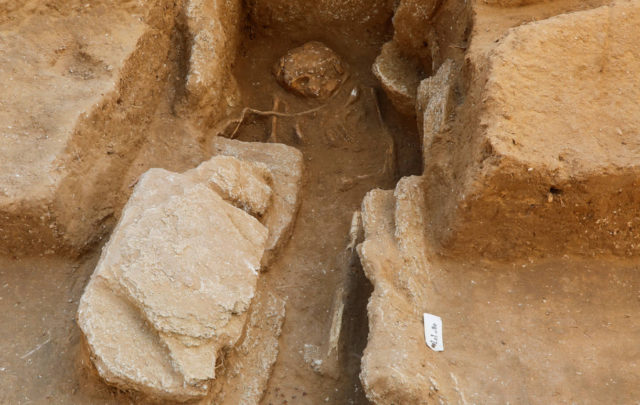 Hallan un sarcófago de la época romana en Franja de Gaza