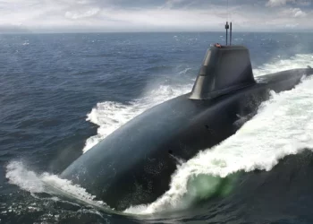 Los británicos repararon uno de sus submarinos nucleares con “super pegamento”