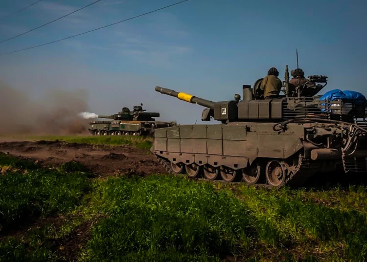 Rusia bombardea un importante centro de reparación de tanques ucranianos