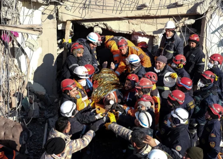 Rescatan a tres personas en Turquía 198 horas después del terremoto
