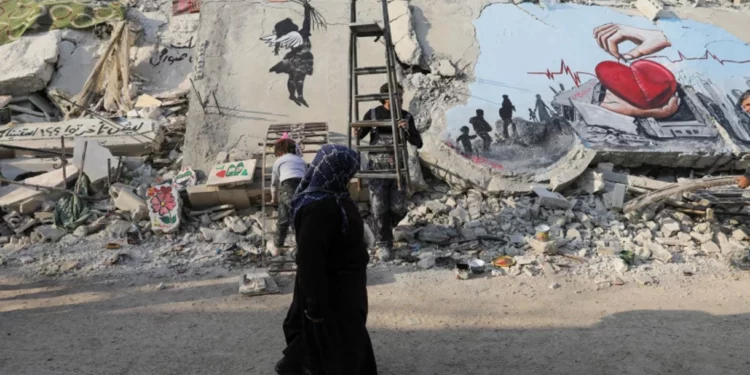 Turquía dicta normas de reconstrucción tras el terremoto que dejó a millones sin hogar