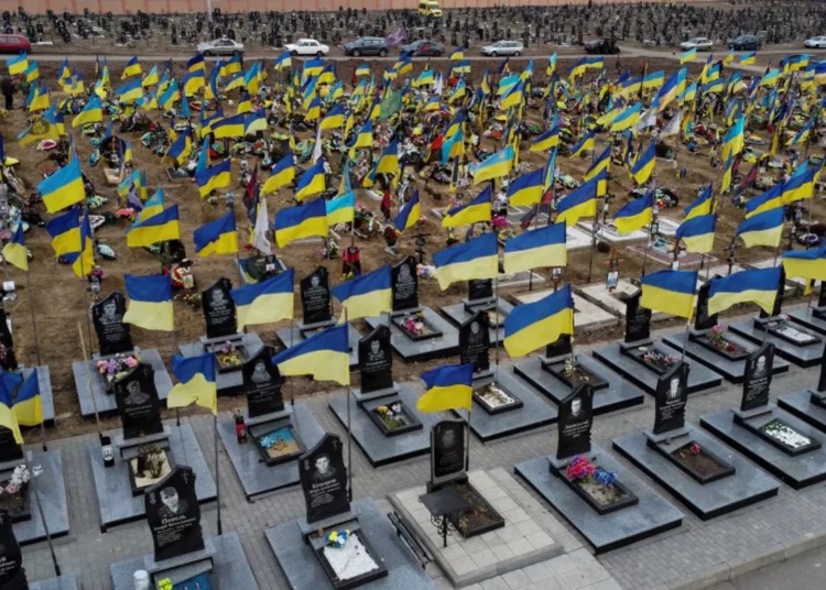Un año de guerra: Casi 300.000 muertos en Ucrania y Rusia