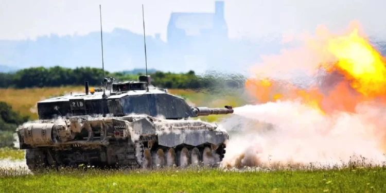Tanques británicos Challenger 2 llegan a Ucrania y pronto entrarán en combate