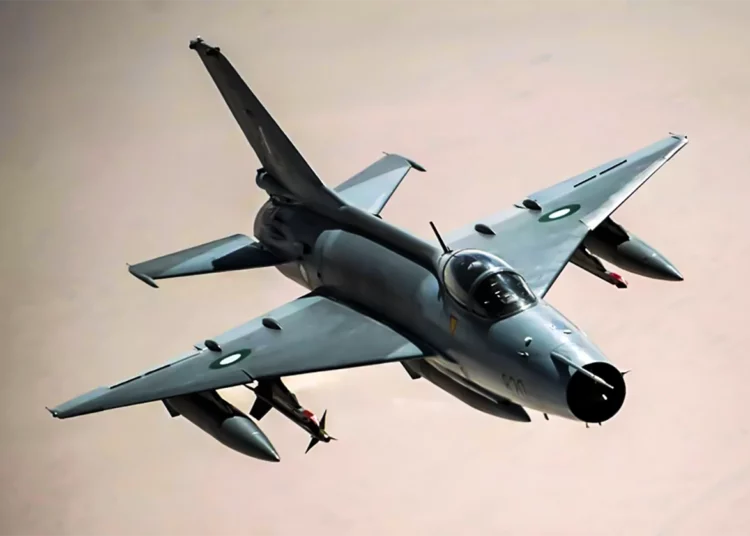 China retirará sus cazas J-7 a finales de este año
