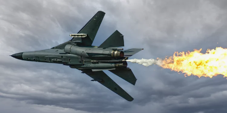 Alas de guerra: La historia olvidada del F-111 Aardvark