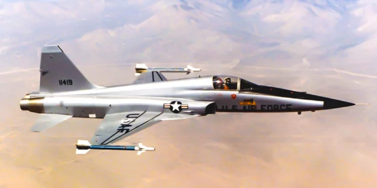 El caza F-5 es un avión de guerra realmente especial
