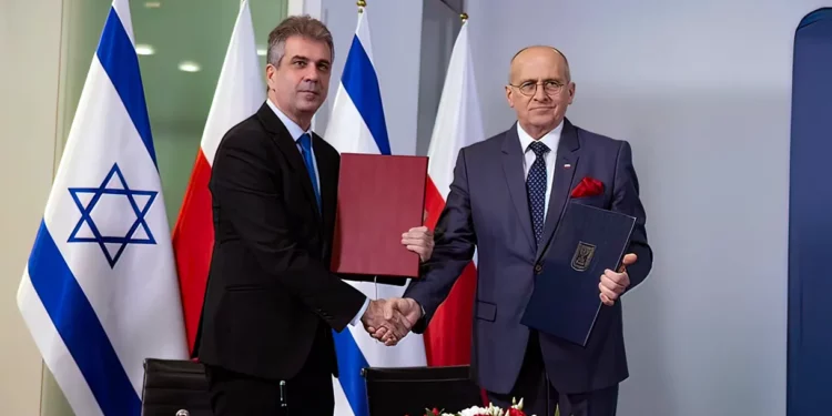 Israel y Polonia logran restablecer lazos en medio de disputa por visitas guiadas al Holocausto