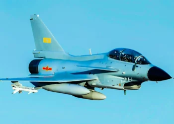 J-10 de China: ¿Mejor que el F-15 o el F-16?