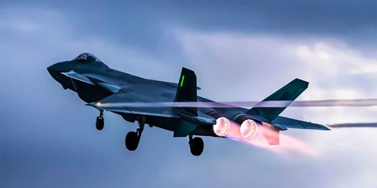 Cazas chinos J-20 “atacan” a sus propios militares en simulacros nocturnos
