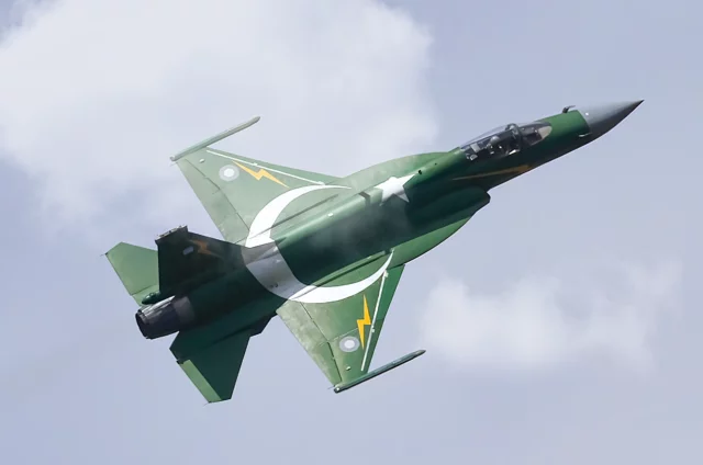 La PAF Despliega el JF-17 “Thunder” Block III