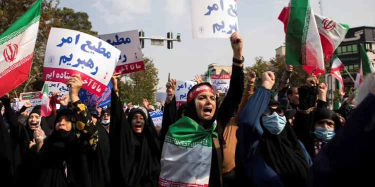 Detienen a jóvenes iraníes por grabar tiktoks sin usar hiyabs